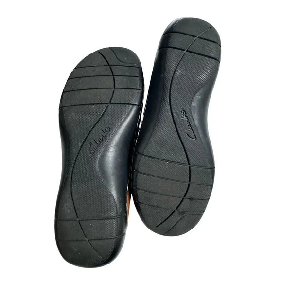 Clarks Brown Leather Slip On Shoes Women's Size  7N Soft Cushion Loafers - Picture 5 of 5